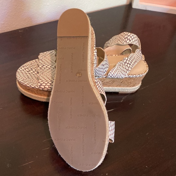 Marc Fisher platform cork sandals size 7. - Picture 4 of 4